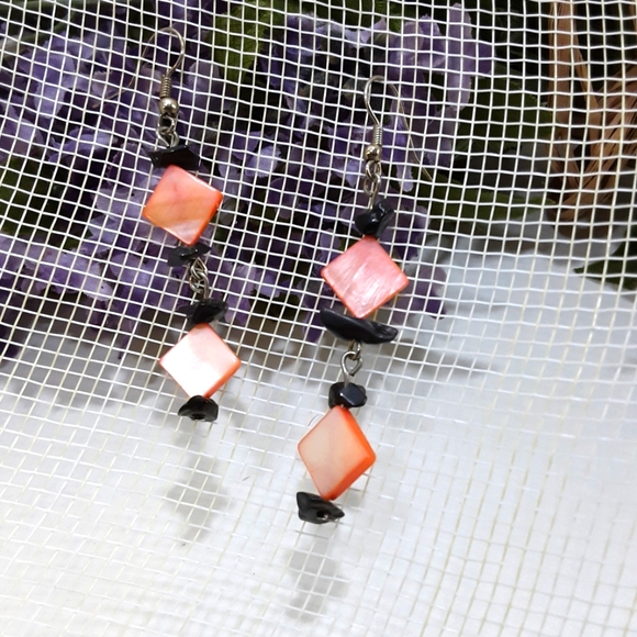 Dangle Earrings 2" Long Beaded Black Stone Peach Shell - Picture 6 of 6